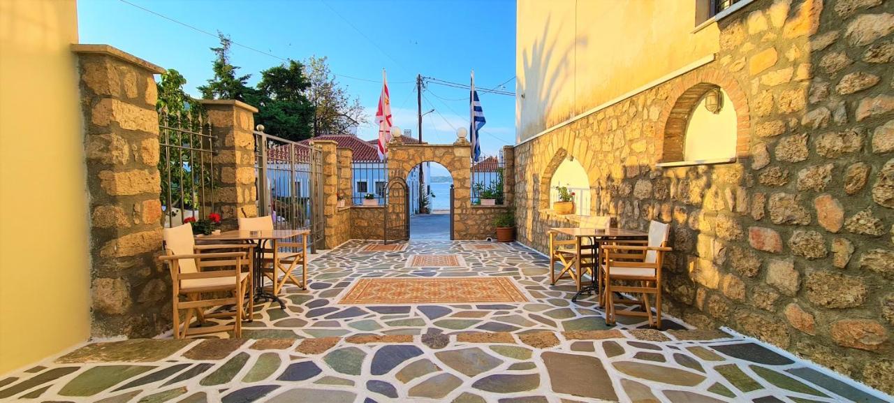 Kastro Aparthotel 3*